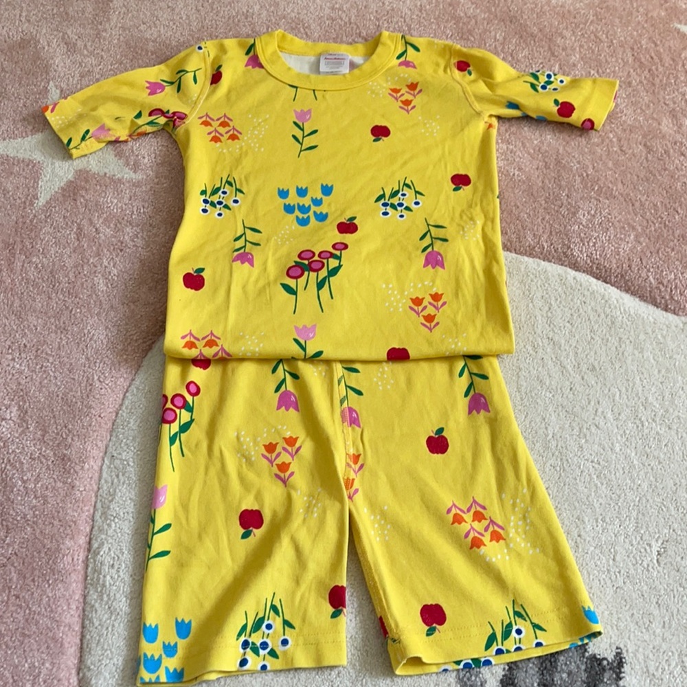 BNWOT Hanna Andersson Floral PJ’s size 12/150cm